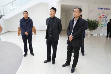 墾利區(qū)委常委、副區(qū)長宋晉民到萬得福調(diào)研